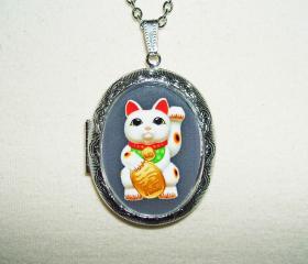 MANEKI NEKO Cameo Necklace LOCKET Pendant LUCKY Money Fortune Cat